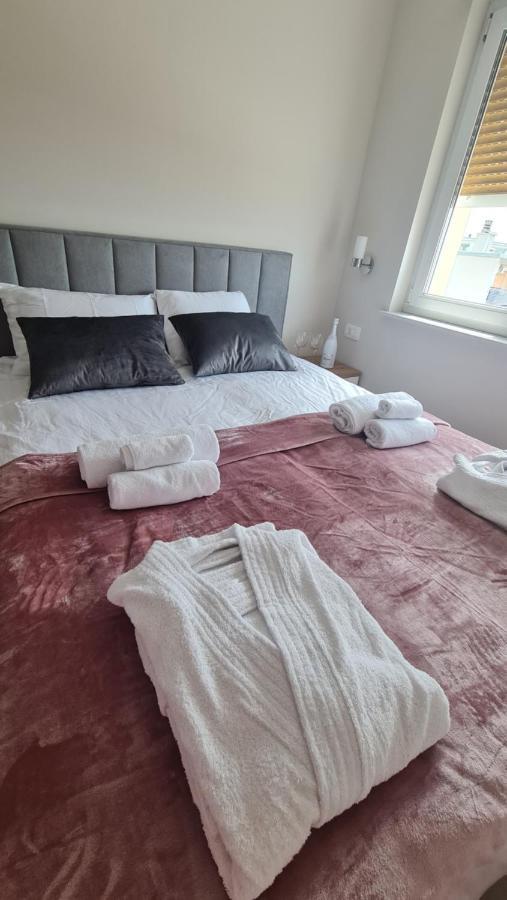 Mias Luxury Apartament *